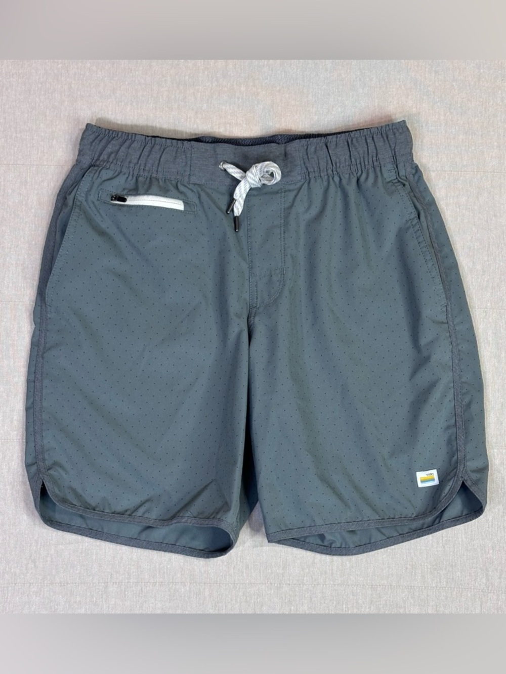 Vuori Performance Shorts Gray Perforated Lined Athletic Run 7” Men’s
